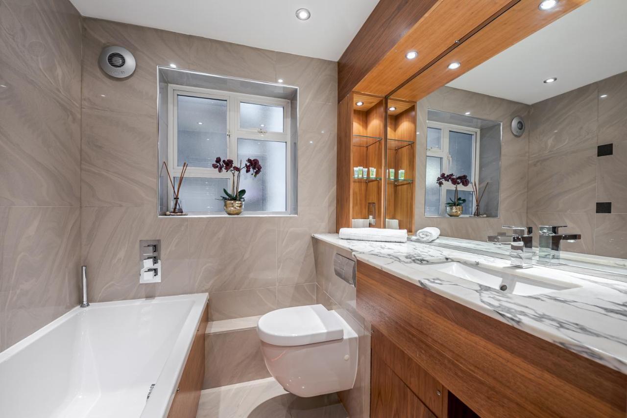 Elegant Ground Floor Apartment With Ac In Knightsbridge Steps Away From Harrods לונדון מראה חיצוני תמונה